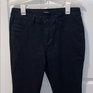 NWOT: Black Skinny Jeans. Ankle Length.